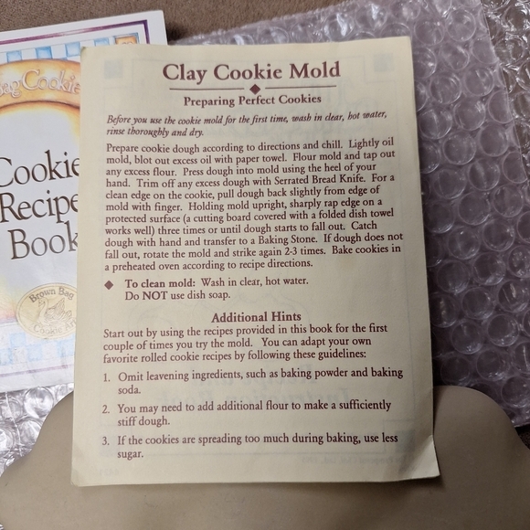 Brown Bag Cookie Art Gingerbread Mold 1995 w/ Mini Cookie Recipe Book - Picture 5 of 8